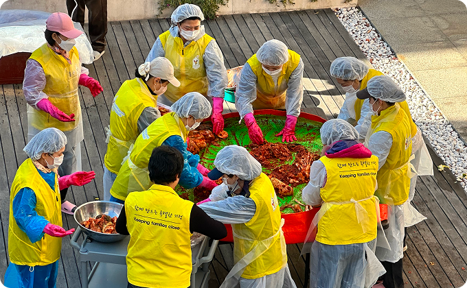 Sharing love through kimchi making event